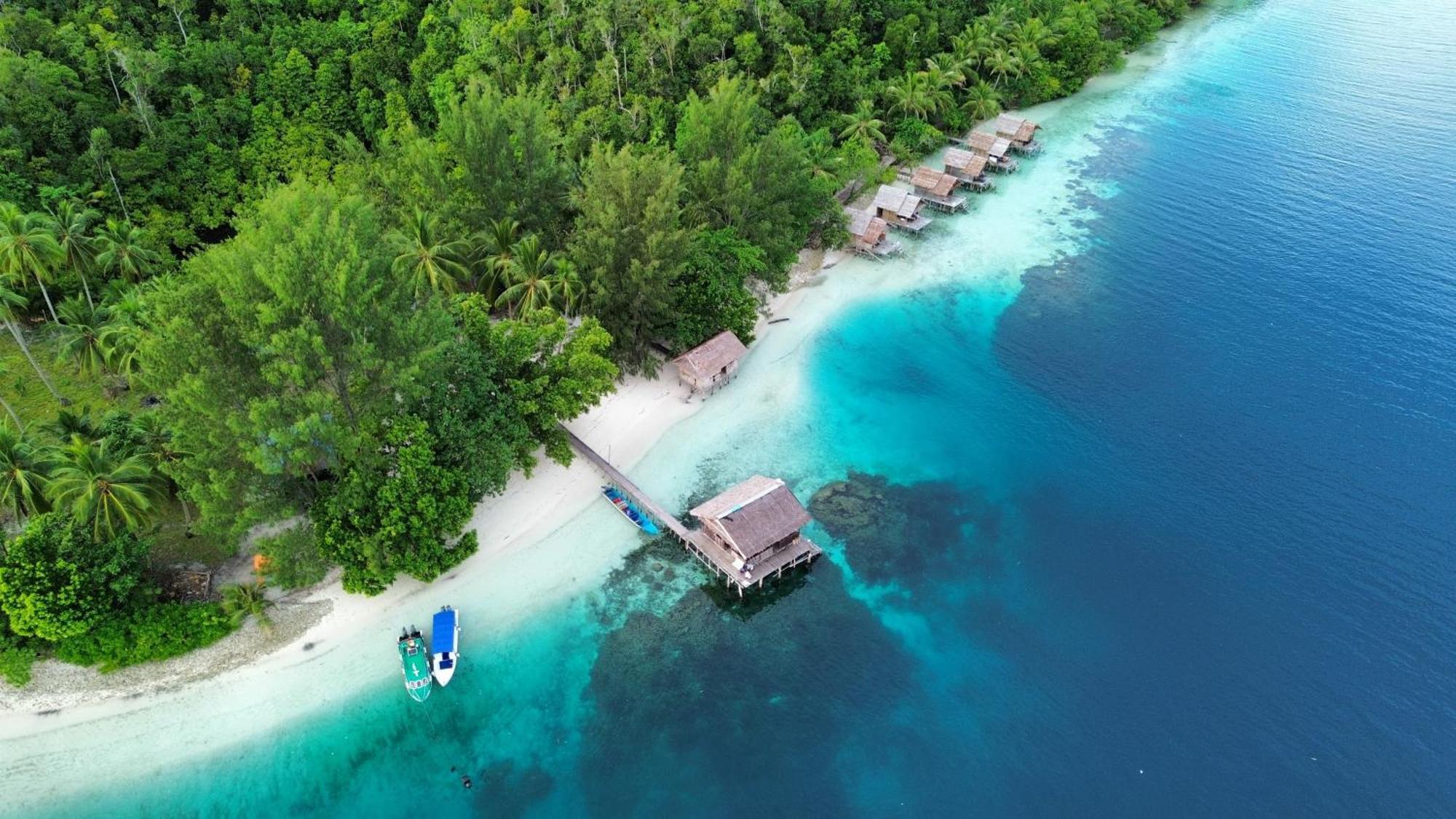 Meos Ambower Homestay Raja Ampat Fam Exterior foto